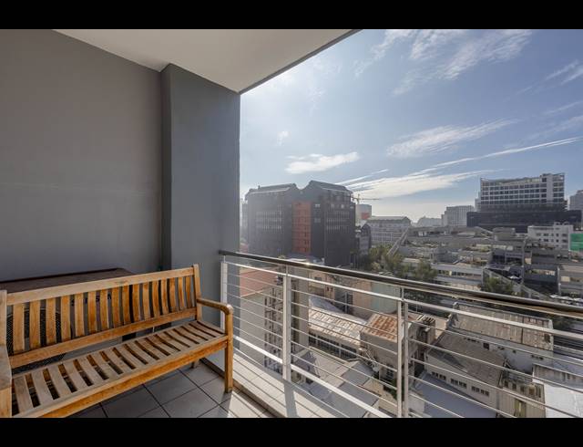 1 BEDROOM APARTMENT FOR SALE IN CAPE TOWN CITY CENTRE